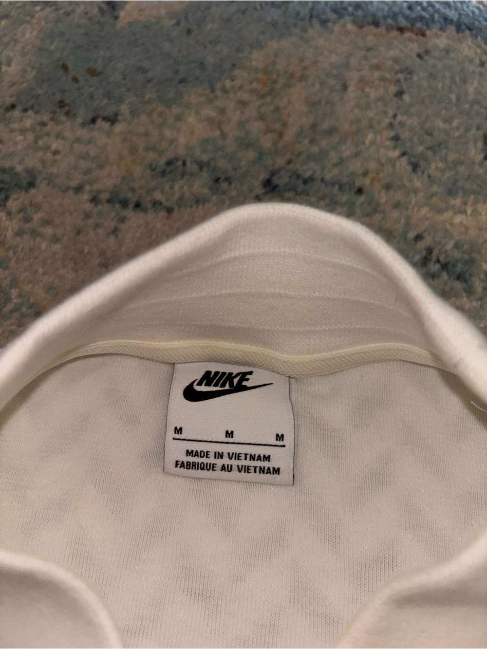 Nike White Textured Short-Sleeve top with Gold Swoosh - Picture 2 of 3